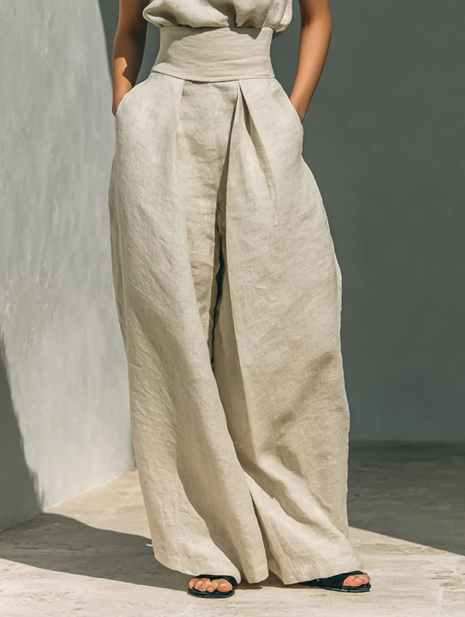 Conjunto compuesto por una blusa sin mangas y pantalones de pierna ancha en una mezcla de algodón y lino.